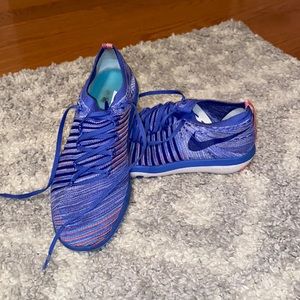 Woman’s Nike free run size 8